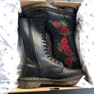 Women’s size 8 1914 Vonda Doc Marten Boots